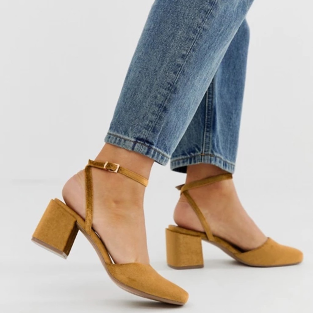 Gold velvet block heel shoe